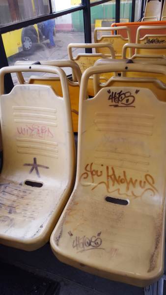 vandalizare autobuze